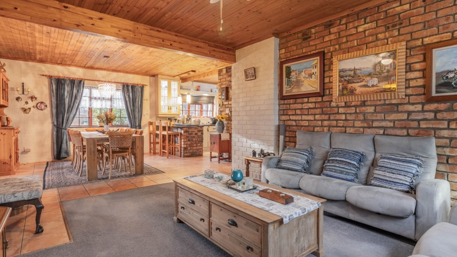 5 Bedroom Property for Sale in Sandbaai Western Cape
